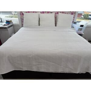 Jennifer Adams White Quilted Bedspread 90x90, Textured Coverlet, Queen/Fulls